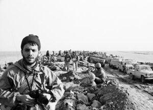 پرتره محمود ظهیر الدینی در مناطق عملیاتی جنگ ایران و عراق